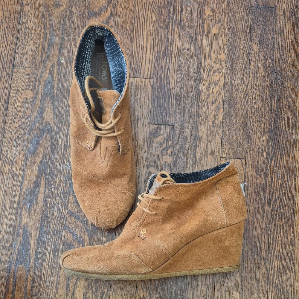 TOMS Tan Suede Lace-Up Wedges